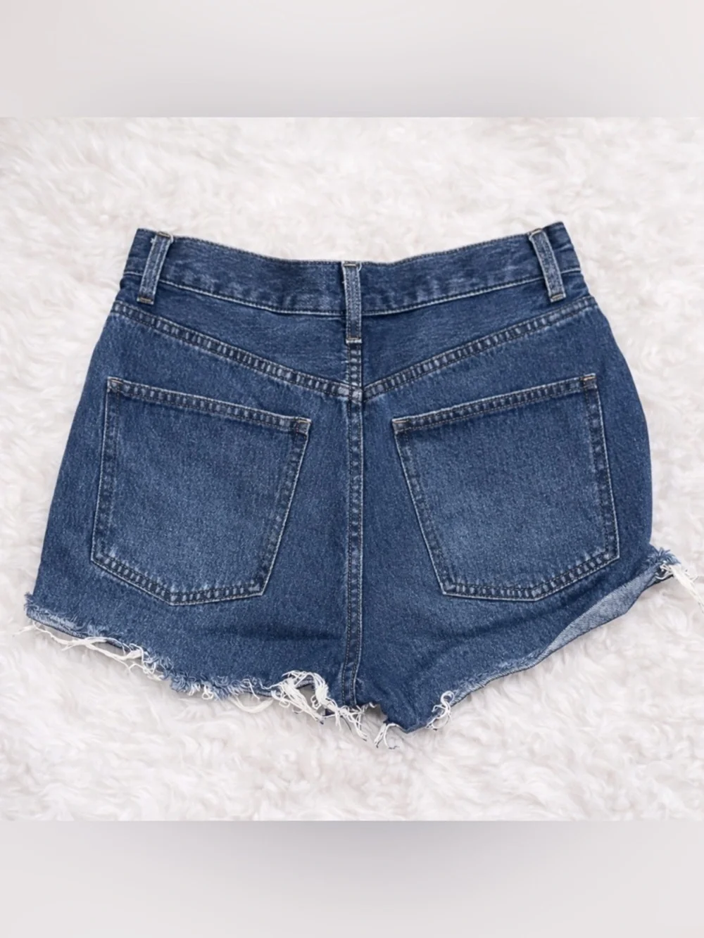 Uniqlo Distressed Denim Shorts Women’s Size 27 High Rise Raw Hem Cutoff Jean